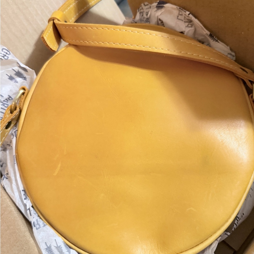 Portland Leather  Round circle Sunflower Yellow  Crossbody Bag - Picture 4 of 6